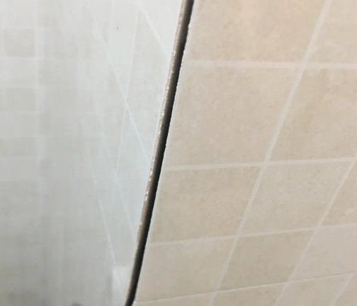 岚皋瓷砖空鼓维修公司分享阳台瓷砖脱落的修复过程可以分为以下几个步骤