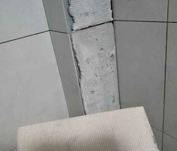 岚皋瓷砖空鼓维修公司分享下厨房瓷砖脱落的补救措施。